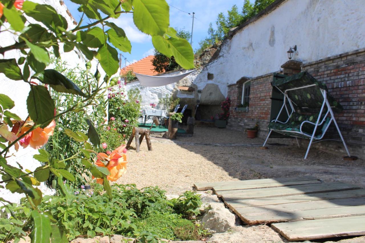 Kakukkfu Barlang-Vendeghaz Villa Noszvaj Exterior photo